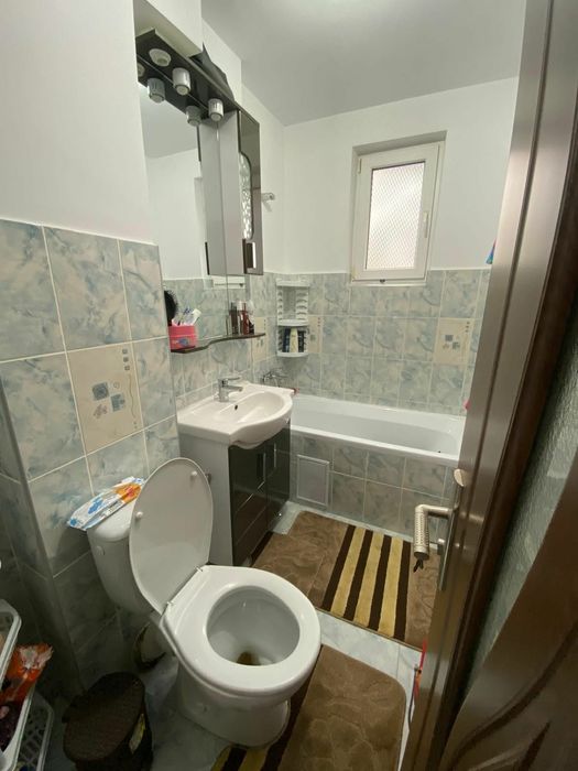 Dau în chirie apartament