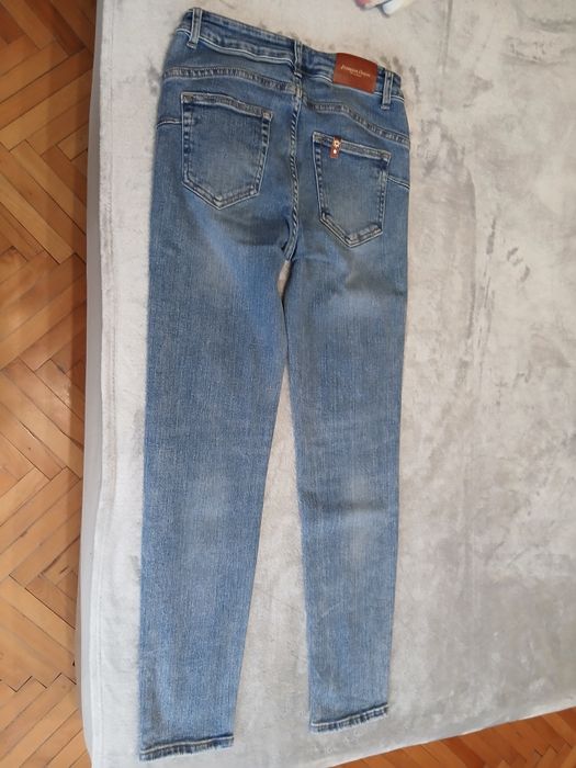 Дамски дънки ,размер М-L  -2 броя комплект