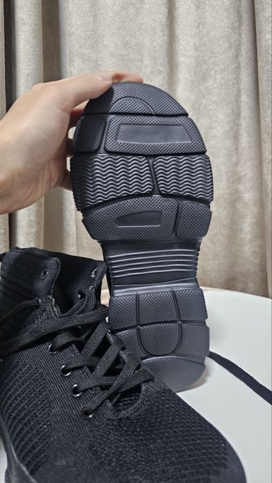 Кроссовки Needus