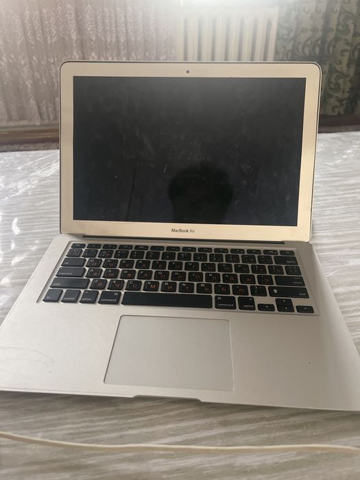 Продам Macbooc air 13