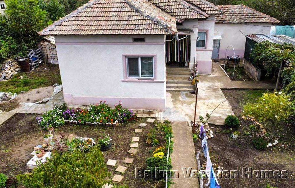 Продава се Къща в с. Василево, Област Добрич - 980 кв.м за 41 €/кв.м - Снимка #1