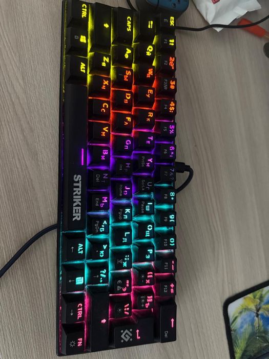 Продам клавиатуру