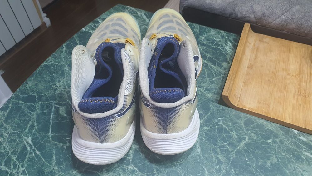 Продам Кроссовки известной фирмы ASICS