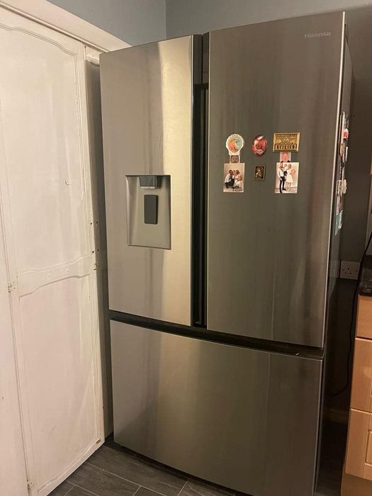 Hisense Американски Хладилник с Фризер