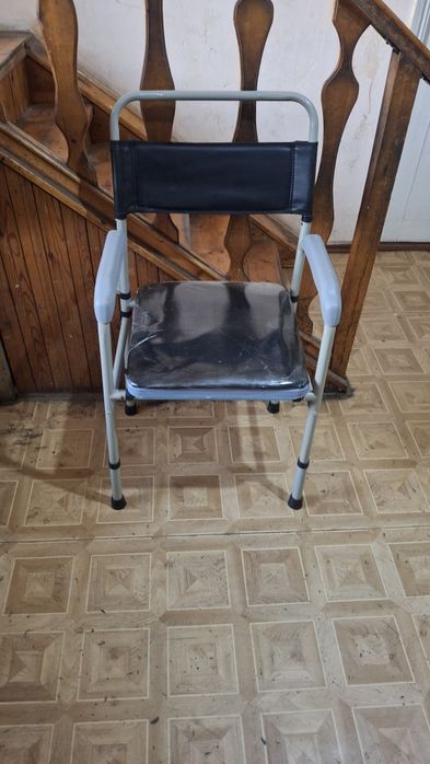 Санитарный    стул