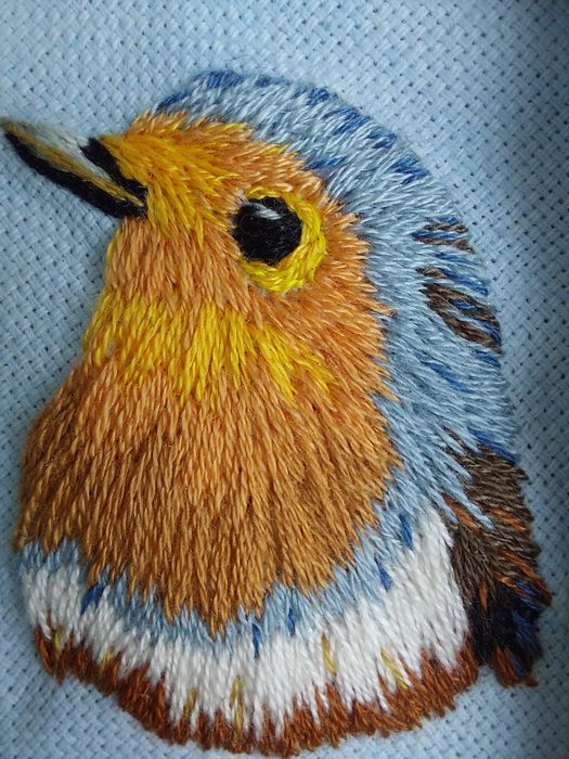 Tablou brodat manual – pasăre – piesă unicat