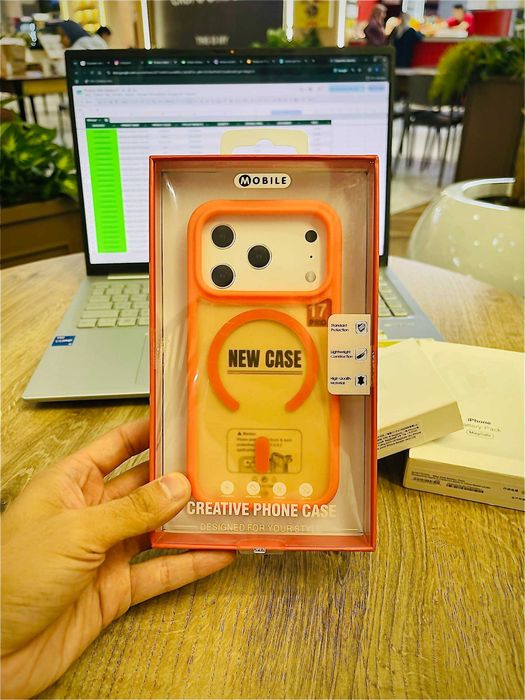 iPhone 17 Pro / iPhone 17 Pro Max uchun Orange case