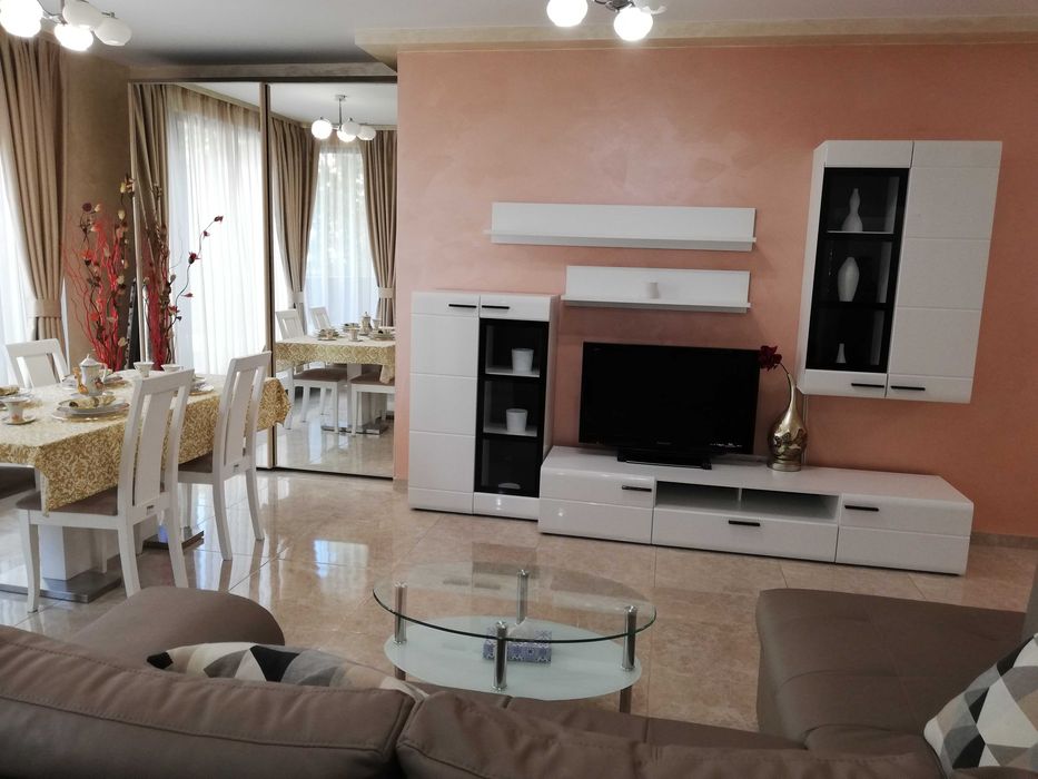 Дава се под наем Тристаен апартамент в София, Изток - 105 кв.м за 1186.77 € - Снимка #1