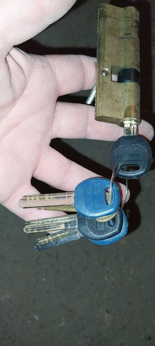 Патрон за  брава