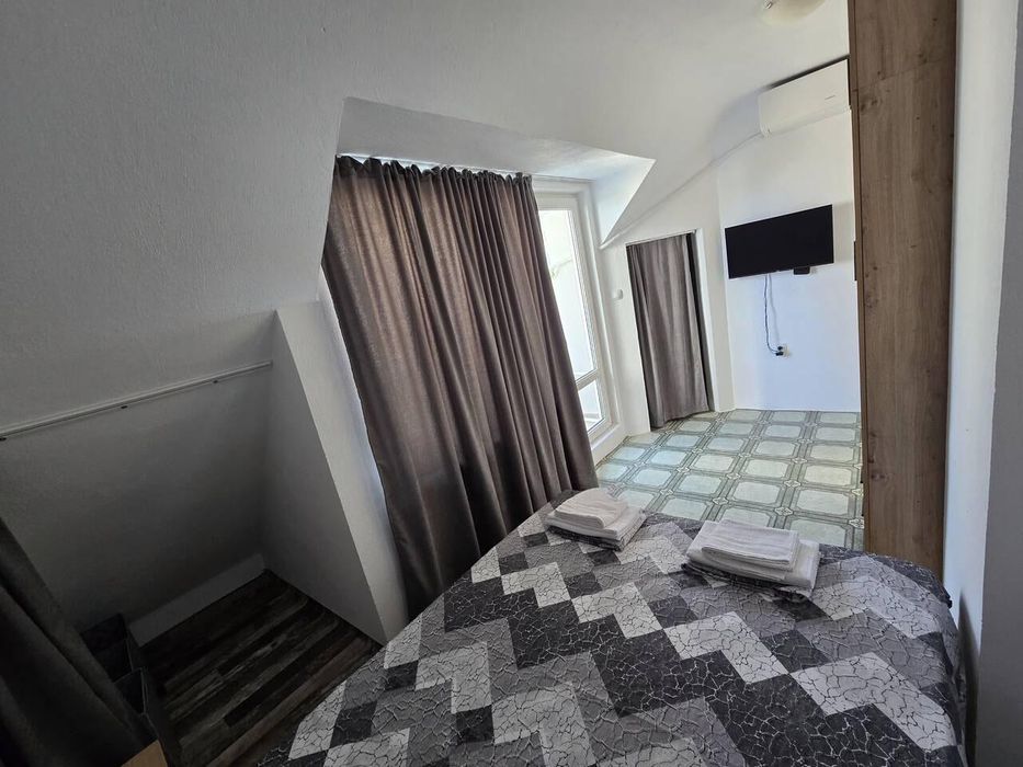 Дава се под наем Двустаен апартамент в Бургас, Лазур - 63 кв.м за 561 € - Снимка #2