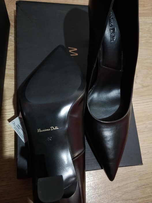 Нови обувки с етикет Massimo Dutti