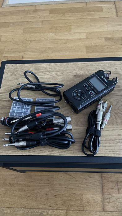 Tascam DR-40X + cabluri + acumulatori