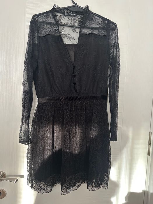 Черна дантелена рокля Зара