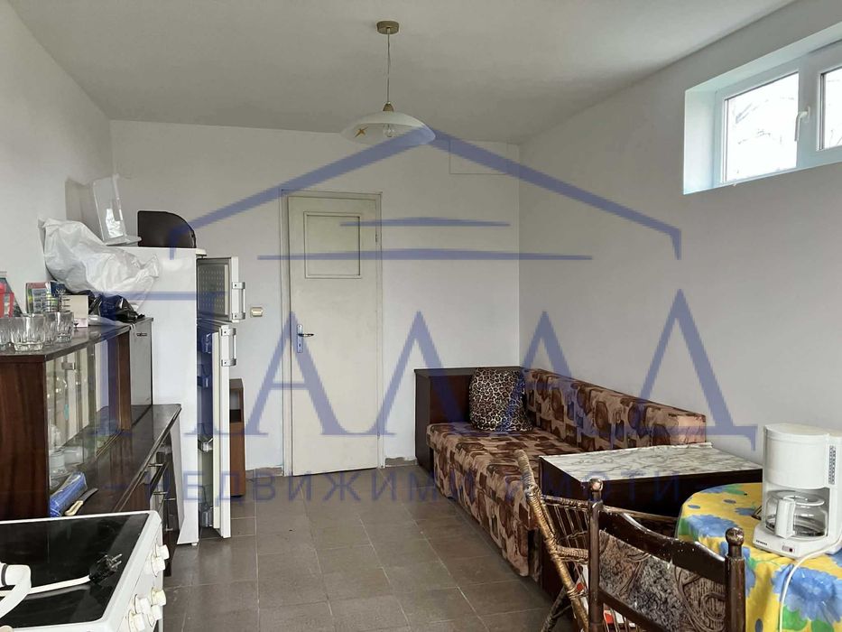 МАСИВНА къща-м-ст Перчемлията