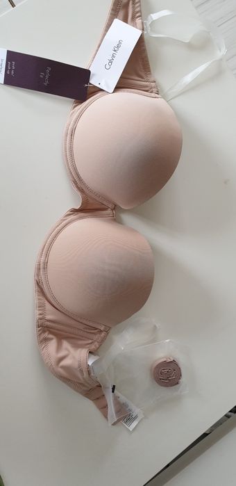 Calvin Klein 32D НОВО! ОРИГИНАЛ! Дамски Сутиен!