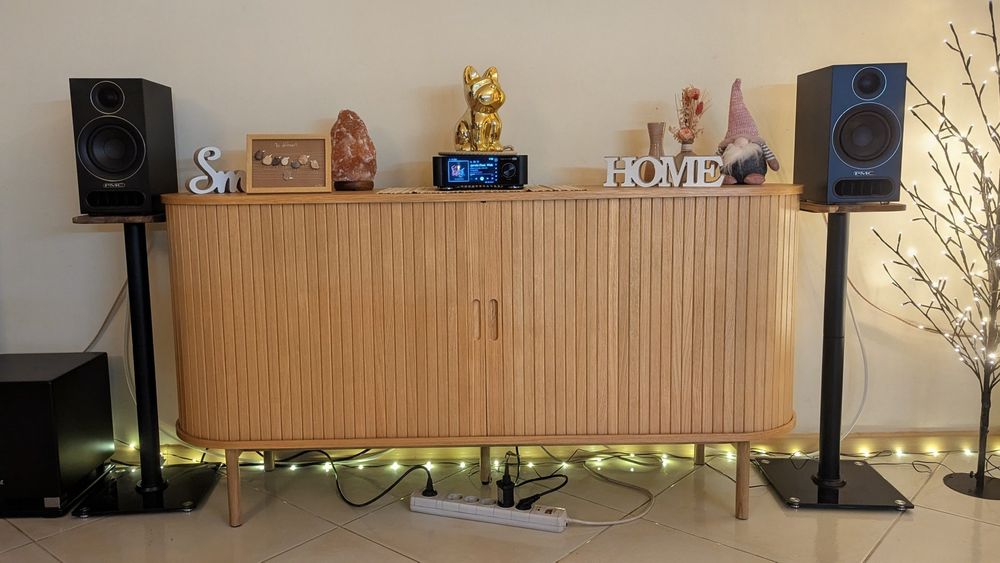 Продавам комплектна аудиофилска система в отлично състояние.