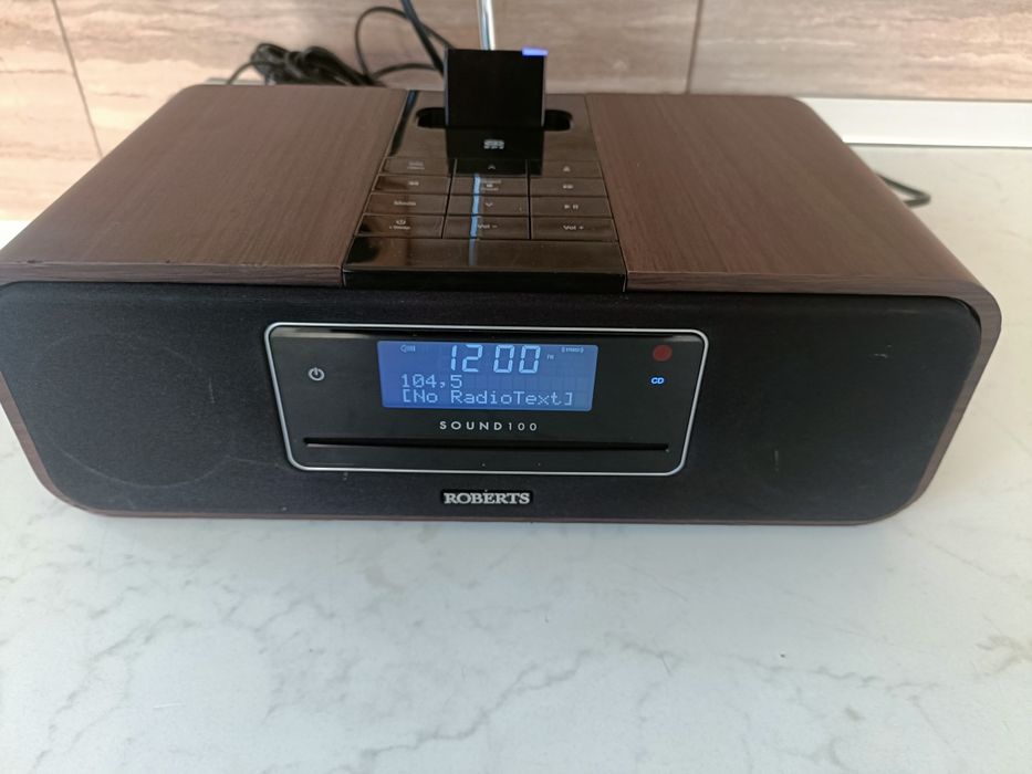 Roberts Sound 100, radio FM, CD player, dock ipod, auxiliar in, USB