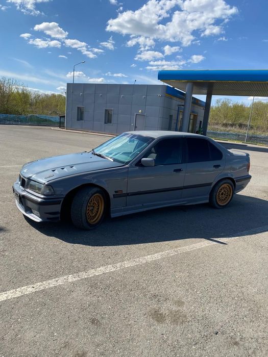 Продам BMW E36     .