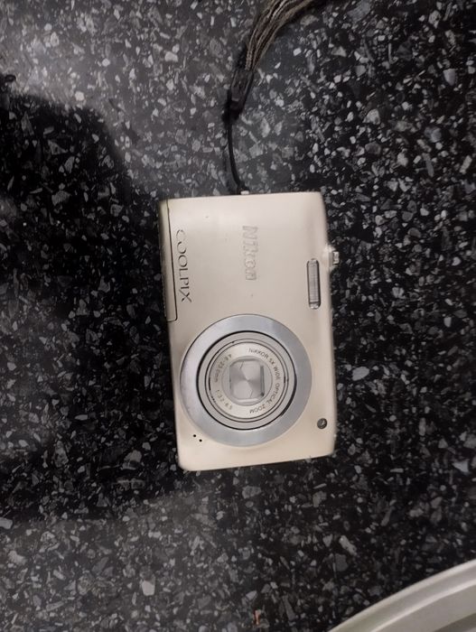 Nikon Coolpix S2700