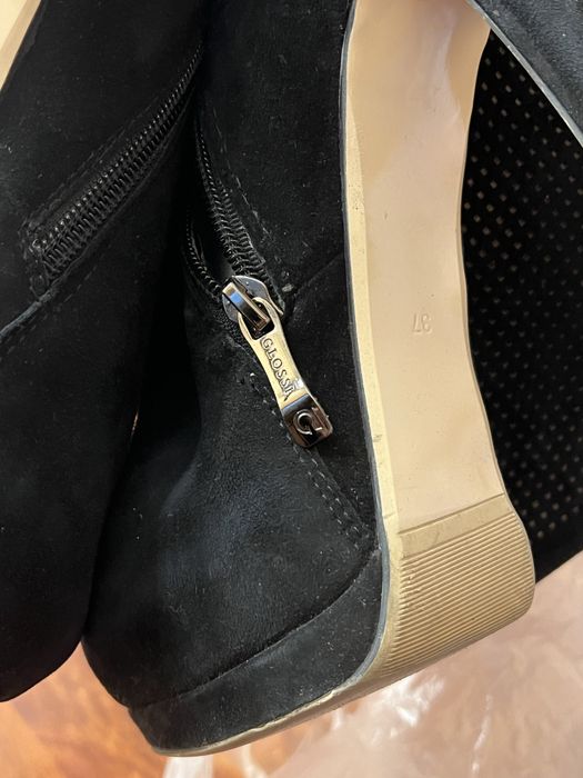 Туфли - сапоги на очень высоком каблуке