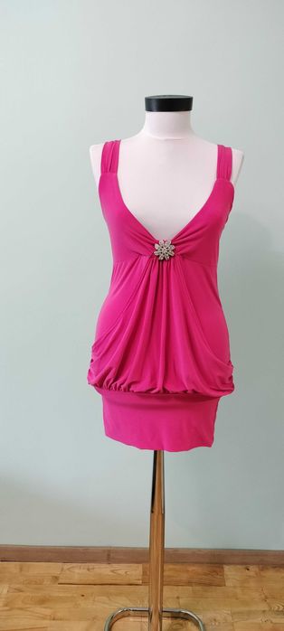 Секси парти цикламена къса рокля с гол гръб и отворено деколте