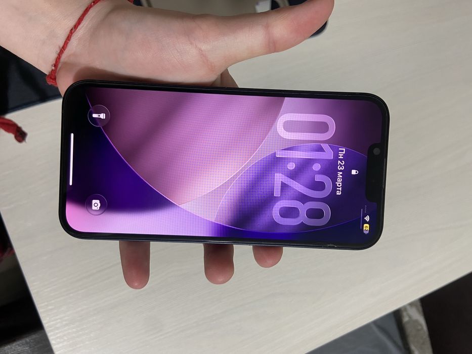 Продам Айфон 13