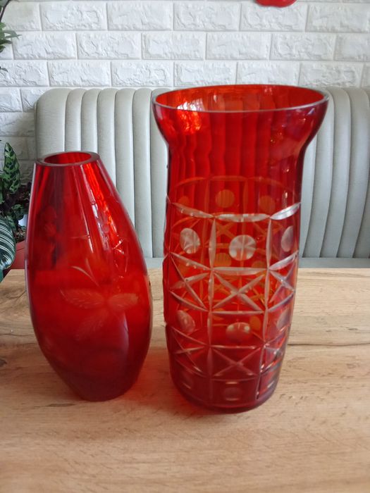 Продаются вазы новые