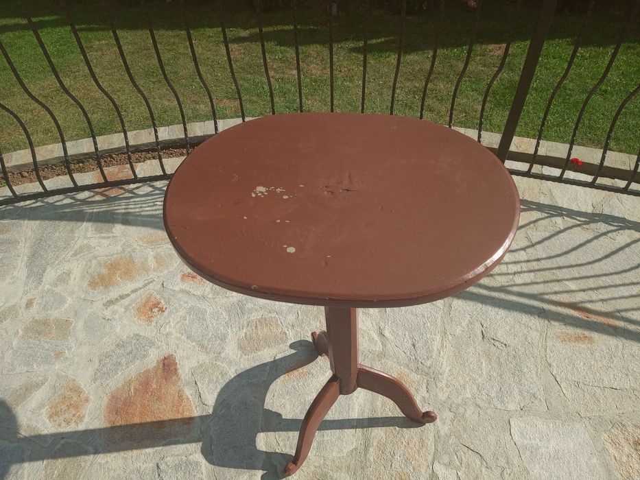 Дървено столче..Нощви.Маса -2 броя.