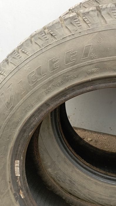 Продам шины б/у 215 / 65 / 16