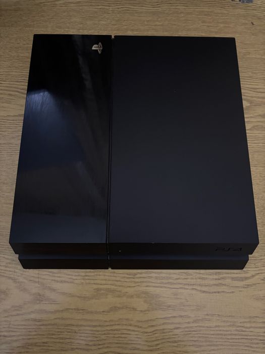 PlayStation 4  + 15 игри – Отлично състояние