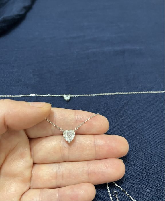 Продавам две сребърни верижки със сърце