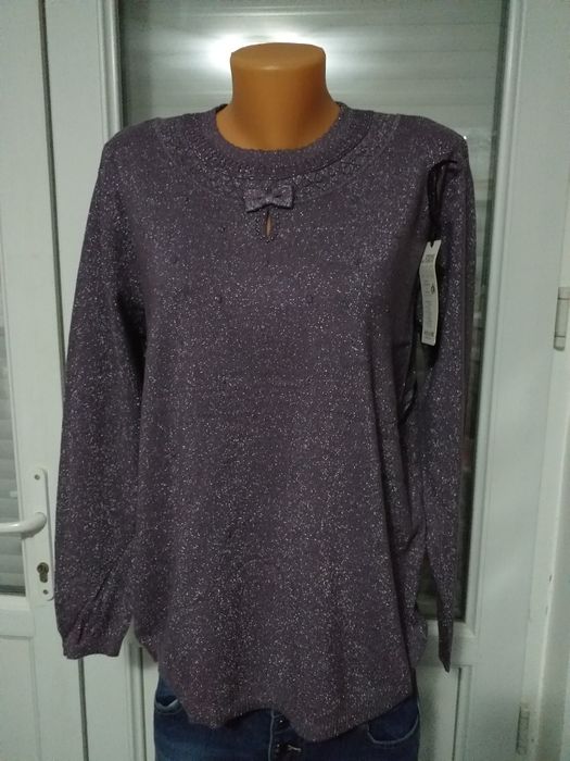 Bluze pentru dame, diferite culori și mărimi.