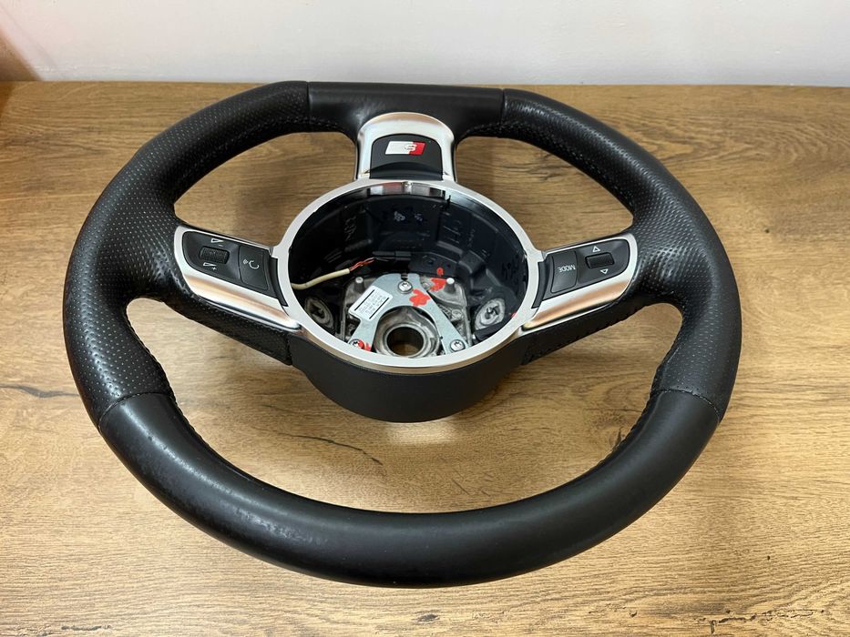 Оригинален скосен Мулти волан с перфорирана кожа Audi A3 A4 TT