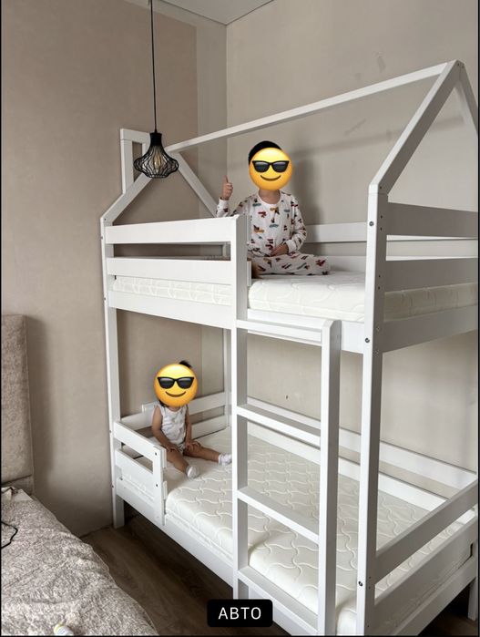 Продается кровать детская двухъярусная