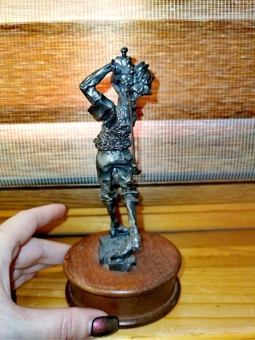 Фигура бронз играч на голф скулптура бронз дърво зелен плюш колекция