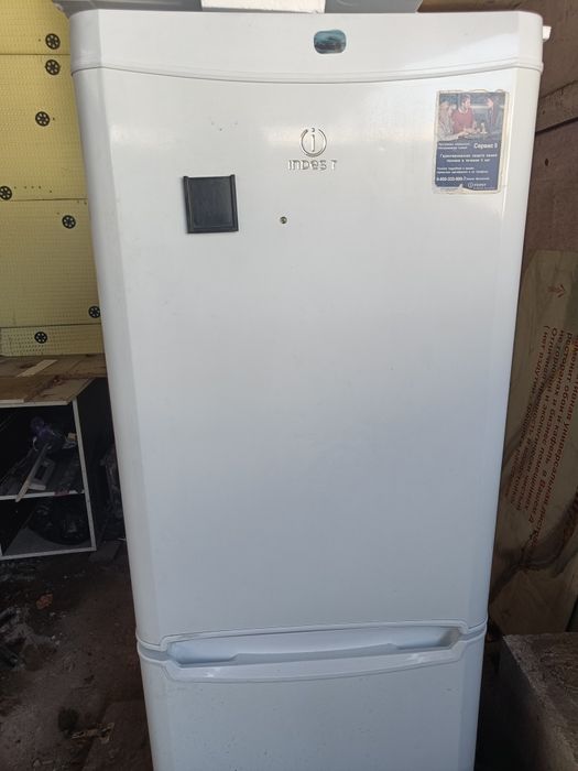 Холодильник indesit