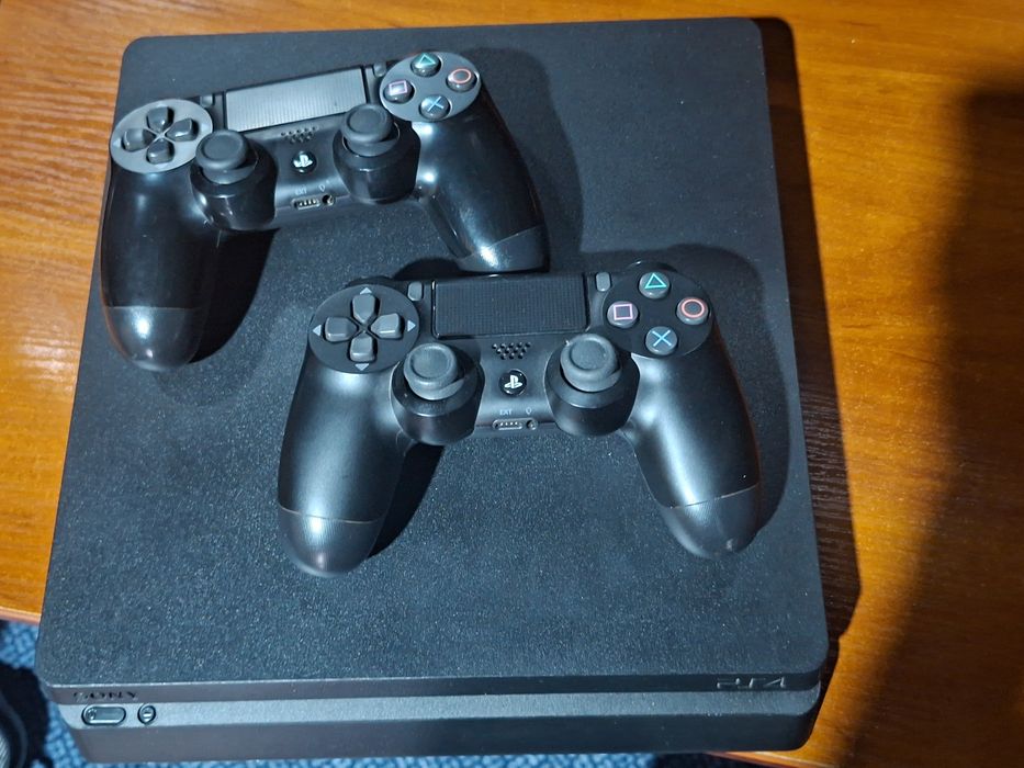 Продам  PS4 slim