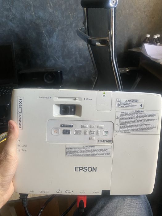 Epson проектор в хорошем состоянии