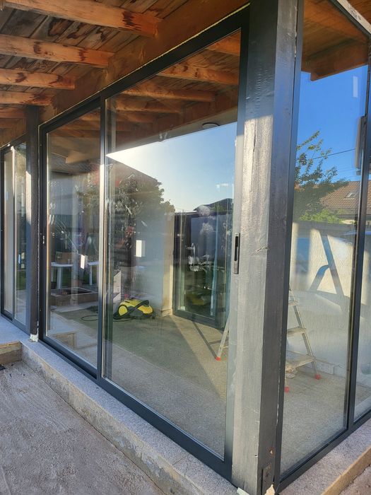 Închideri terase foișoare balcoane cu uși glisante din aluminiu