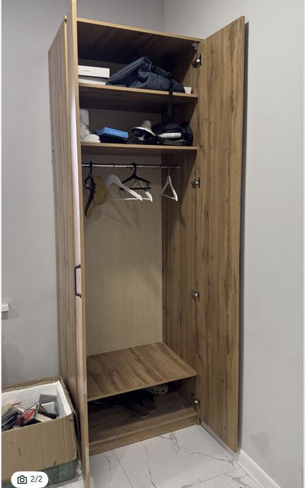 Высокий шкаф для офиса / гардероб