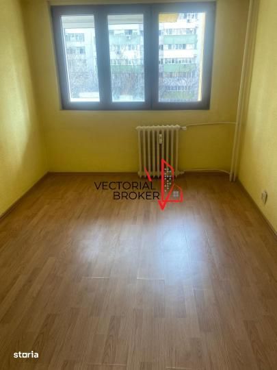 4 camere decomandat, etaj intermediar Piata Delfinului