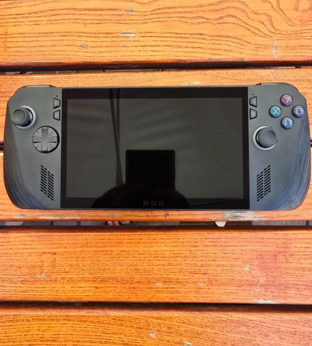 Vând consola portabila asus rog ally x
