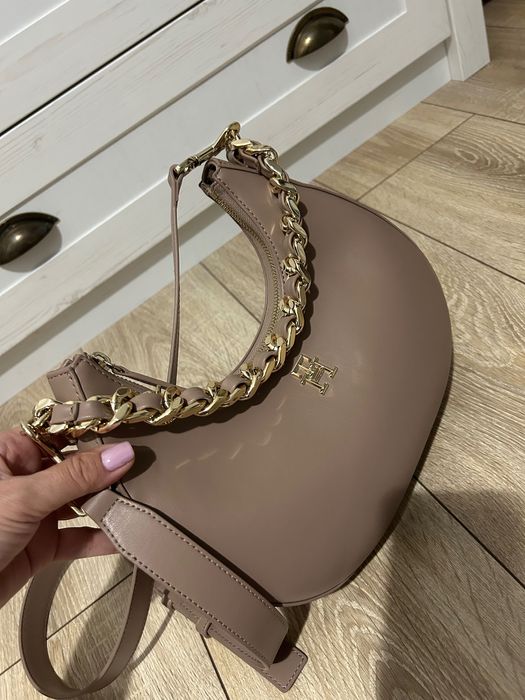 Geanta bej piele naturala Tommy Hilfiger