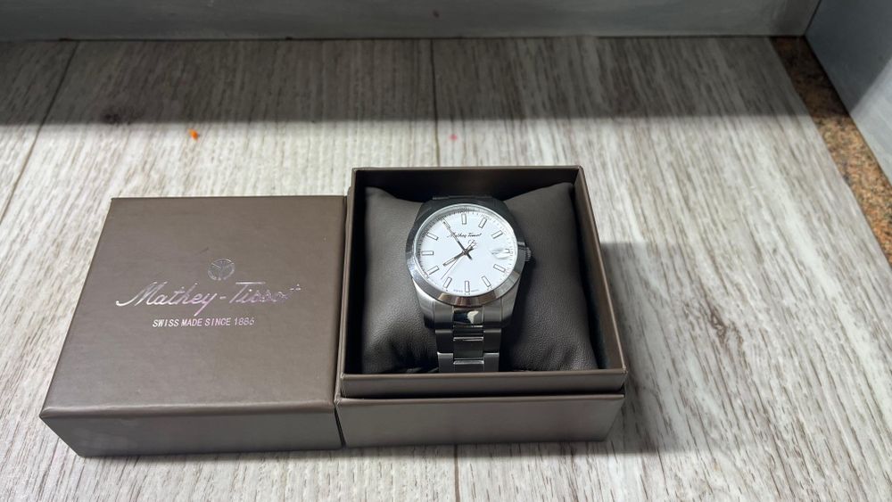 Продаю часы Mathey Tissot