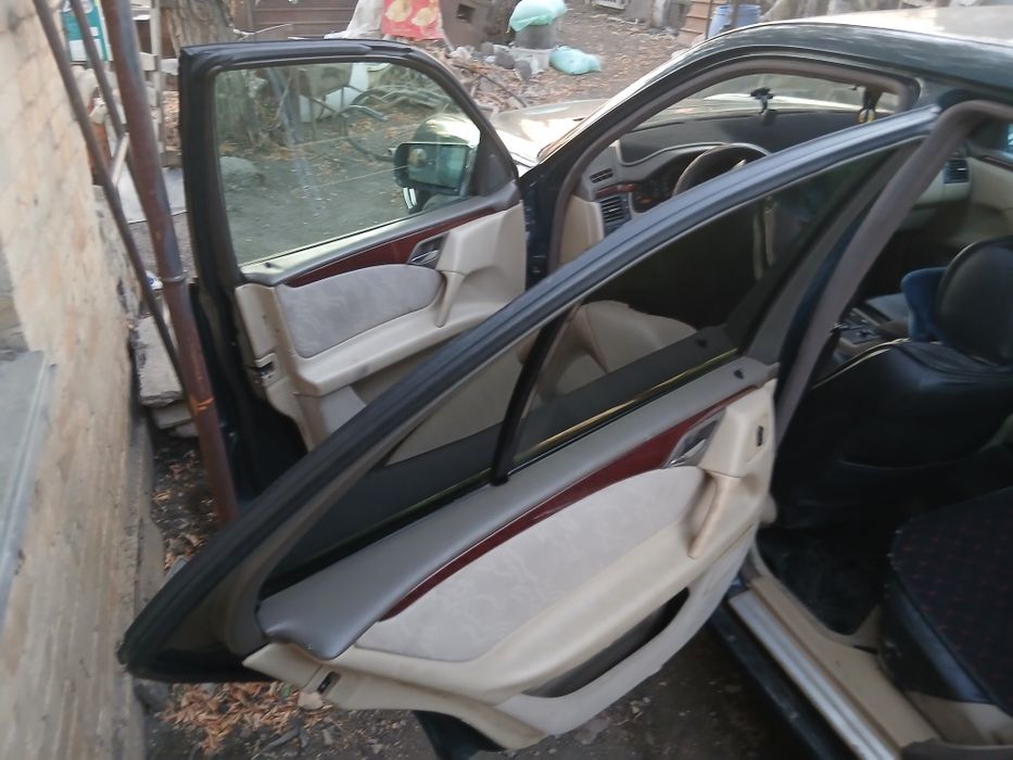 Продам мерседес W210 E230