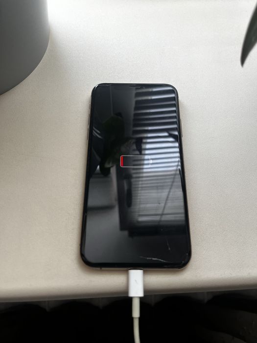 Iphone XS в хорошем состоянии