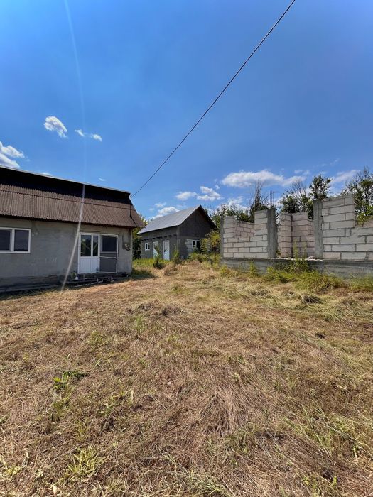 Casa cu teren de vânzare