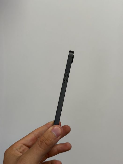 iPhone 16e - 8 цикъла