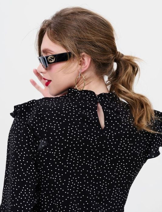 Женская блузка в горошек