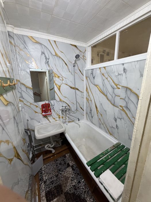 Продается 4-х комнатная кв. 3-этаж. Район Горгаз